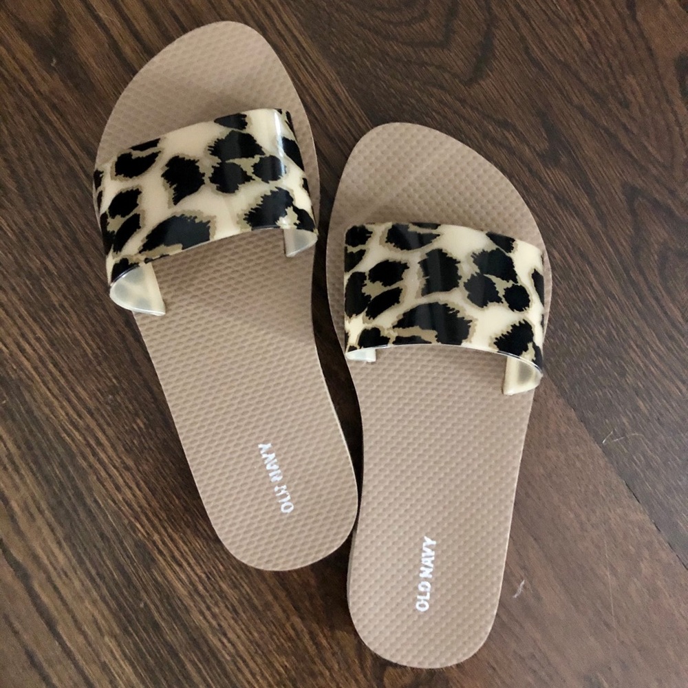 Old Navy leopard print slides
